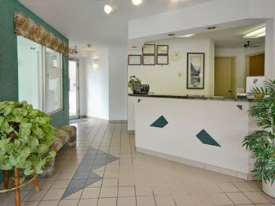 Super 8 By Wyndham Golden Hotel Interieur foto
